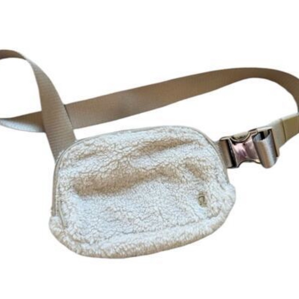 Lululemon Everyday Belt Bag Sherpa Off
White Ivory